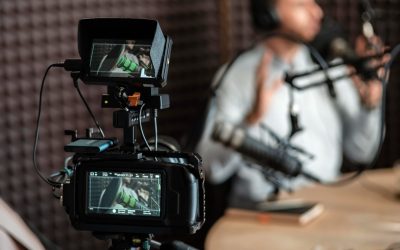 close-up-blurry-man-radio-1536x1024